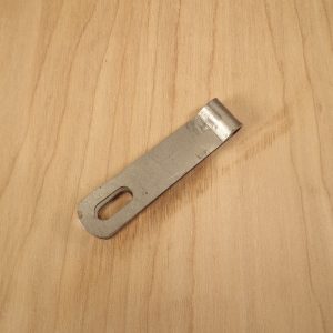 Control casing guide, to magneto