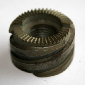 Triple thread screw
