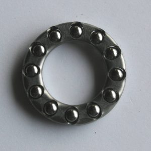 Internal thrust balls and retainer